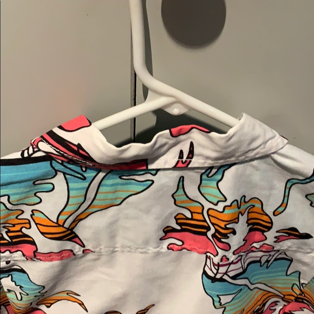 Beautiful Giant button down shirt - Picture 8 of 8